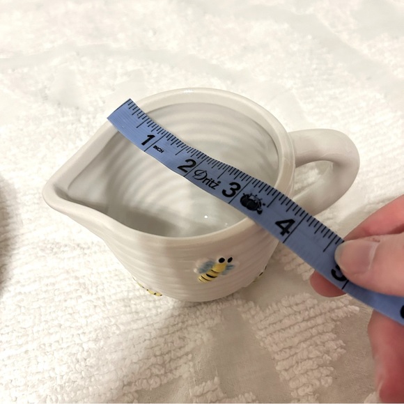 Home Essentials Bumble Bee Ceramic Sugar and Creamer Set - Picture 14 of 16